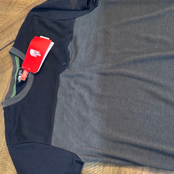 The North Face Flash Dry Black and Olive Short Sleeve Tee NWT - Picture 8 of 11